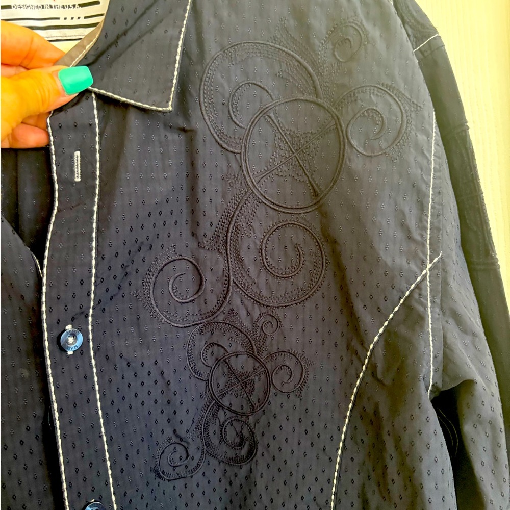 Austin Season Black Embroidered Button-Up Shirt. XL
